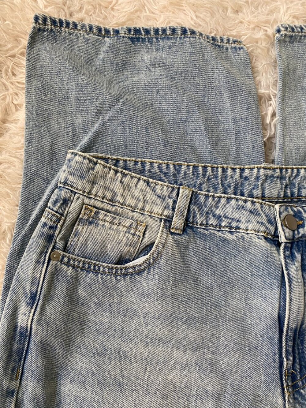 Embroidered Jeans - Picture 3 of 5
